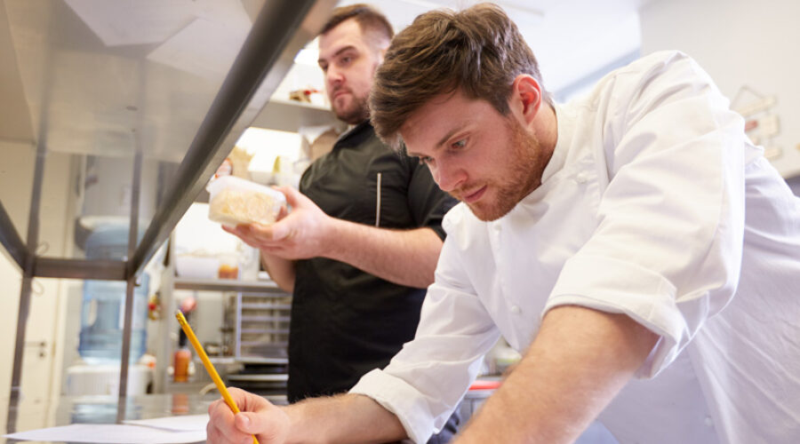 Chef a domicilio in Italia: cosa serve per essere in regola