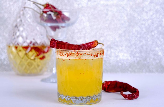 Canelazo cocktail ecuadoriano caldo con cannella