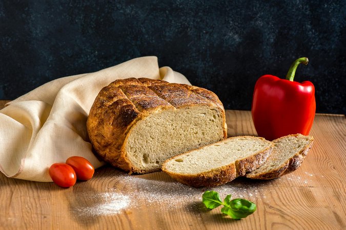 Soda bread irlandese tradizionale con uvetta e semi di cumino