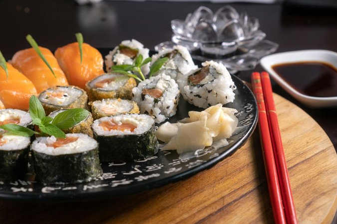 Sushi giapponese tradizionale con pesce fresco