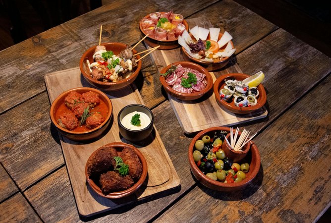 Assortimento di tapas spagnole tradizionali