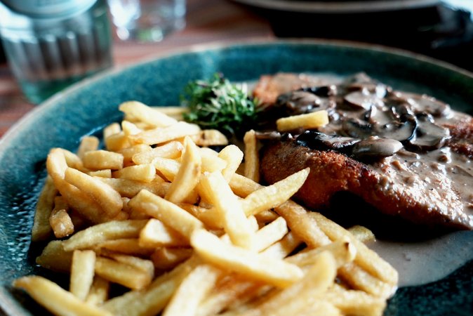 Wiener Schnitzel austriaco tradizionale con limone