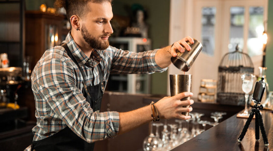 Tecniche di bartending: la guida completa per barman professionisti